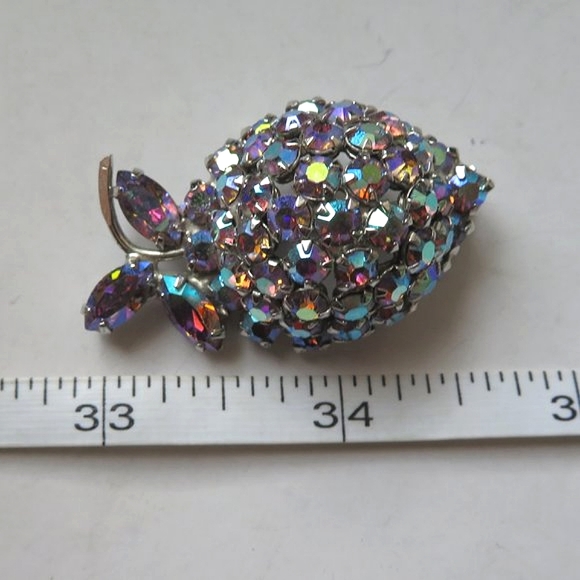Large Iridescent Rhinestone STRAWBERRY Brooch - Picture 11 of 12